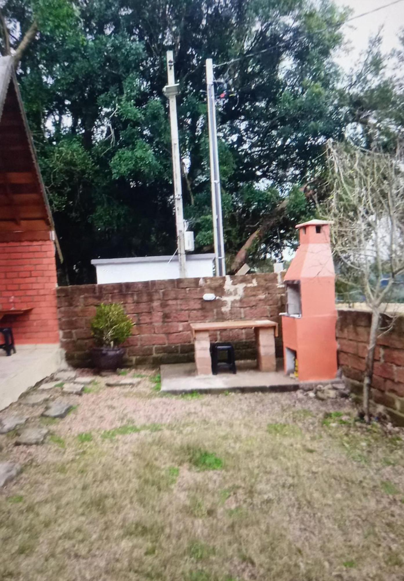Pequena Pousada Pernottare Estacionamento Frente E Lado Publico Privado Gramado Exterior foto